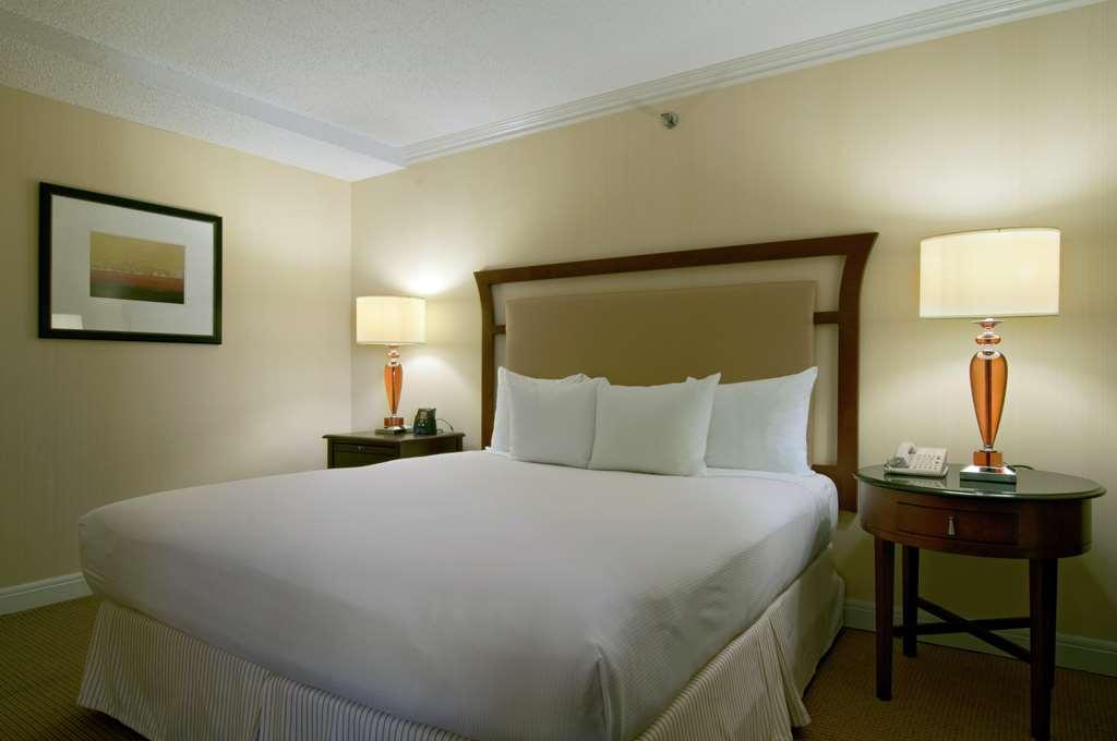 Hilton Raleigh North Hills Hotel Room photo