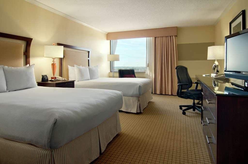 Hilton Raleigh North Hills Hotel Room photo